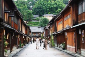 A Mix of History and Gourmet in Kanazawa (8/10 hours) - Image 2